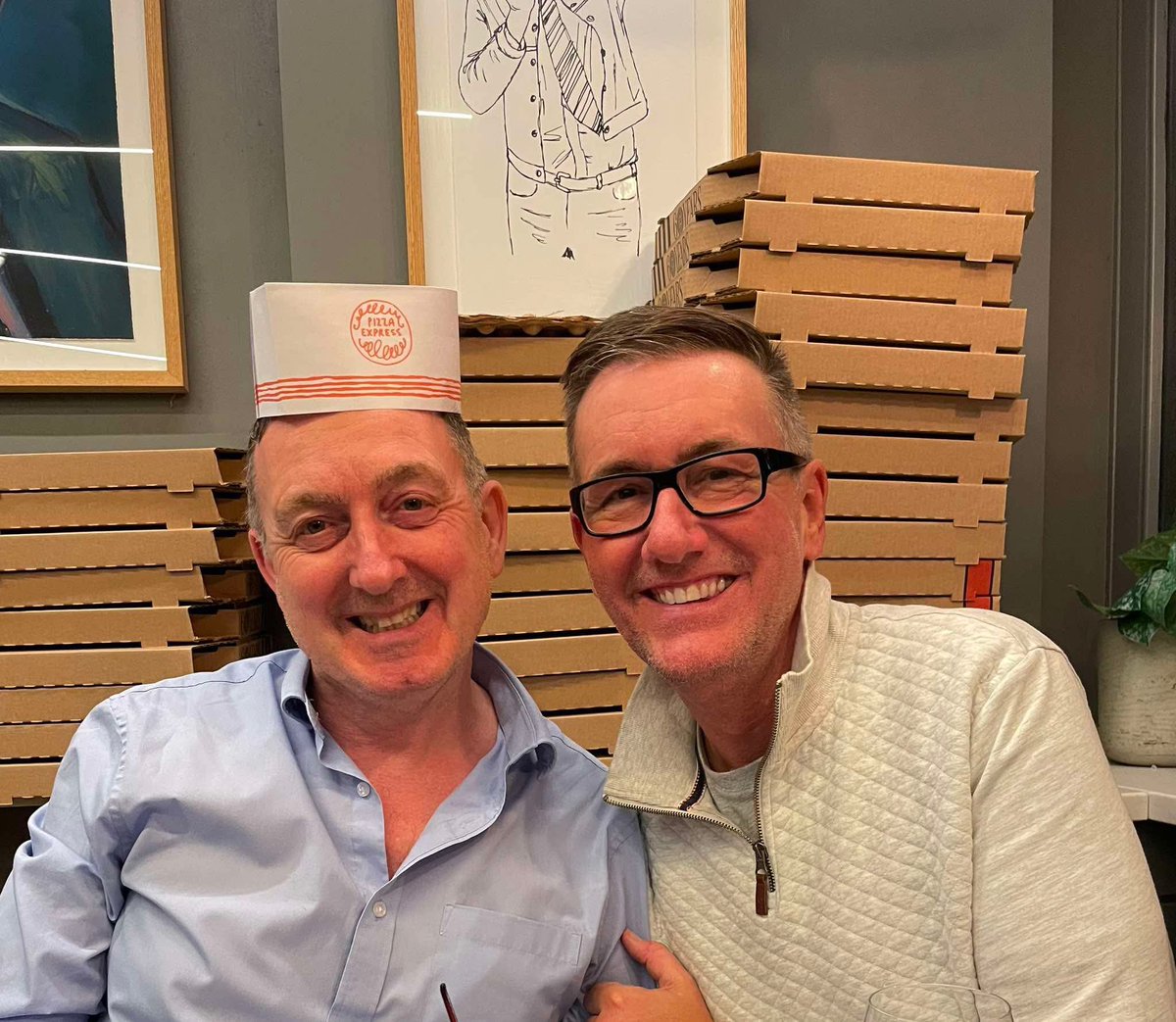 HM071977's tweet image. Amazing catch up with one of my favourite couples @alanjewell @frankec64 🥰🥰 #london #soho #friends