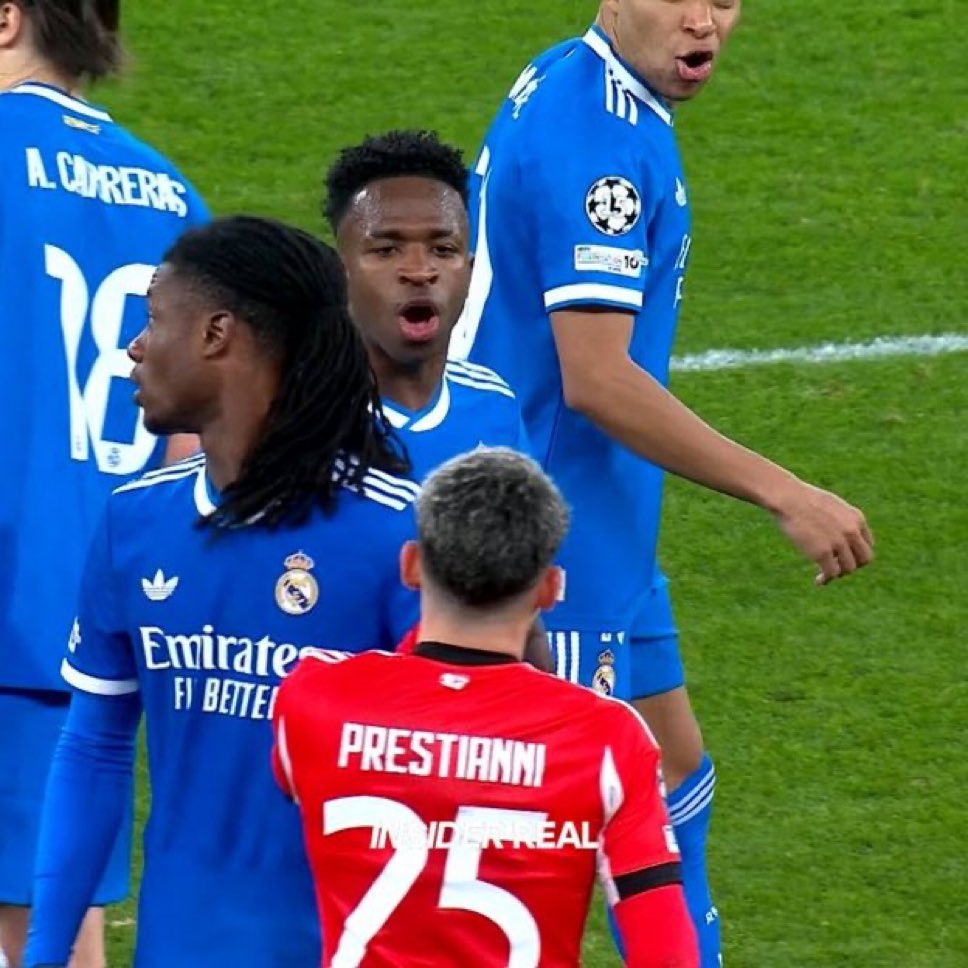 التحقيق بشأن اتهام لاعب بنفيكا بريستياني بتوجيه ألفاظ عنصرية لجونيور سيكون بعد المباراة من قبل الاتحاد الأوروبي لكرة القدم..

لا يمكن لوم فيني على الموقف لأنه احتفل.. 

طوال حياتنا نشاهد لاعبين يحتفلون ويرقصون .. لماذا هو لو رقص أو احتفل ؟ يصبح من الطبيعي مهاجمته وكذلك إنذاره ؟!