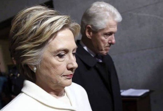 maxotte_says's tweet image. Die politische Bilanz der Clintons:

– 12 Vorwürfe von Vergewaltigung,
– 12 mysteriöse Todesfälle (57 aus ihrem engsten Umfeld),
– 1 toter US-Botschafter,
– 3 tote Navy Seals,
– 10 Ermittlungsverfahren,
- 1 Amtsenthebungsverfahren, 
- 2 Entzüge der Anwaltszulassung,
– Über 30.000