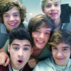 fratlouisgf_'s tweet image. hola soy cami (🇦🇷/17) sigo a 1d desde 2021 mas o menos. mi album favorito es four y mis canciones favoritas son lyg, stockholm syndrome, once in a lifetime y if i could fly. mi fav de ellos es louis. buenoo den rt porfis #integraciondirectioner @thrndirectioner #onedirection