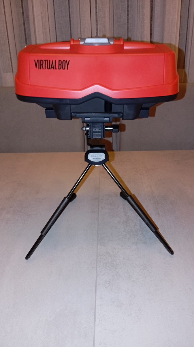 Nintendoxyer's tweet photo. Por fin llegó el día. Aunque @NintendoES tuvo a bien enviarme hace unos días está preciosidad, hoy es la fecha oficial de lanzamiento de #VirtualBoy Por increíble que parezca es la primera "consola" de Nintendo que me compro el día de salida. Pero es que lo mío con VB es obsesión https://t.co/4RZCxMzPdc