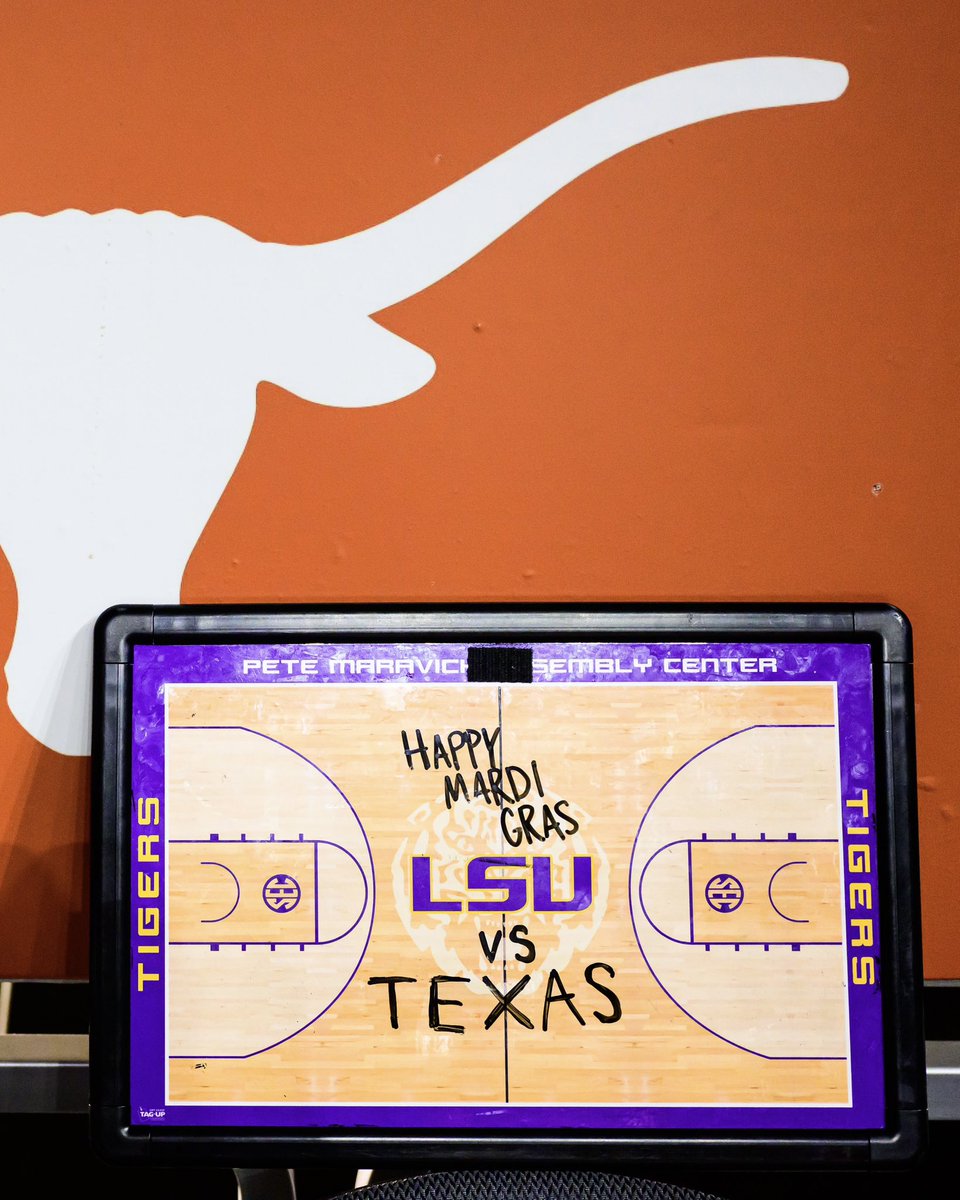 LSUBasketball's tweet photo. Mardi Gras in Moody 

🆚 Texas
⏰ 8:00 p.m. CT
📍 Moody Center 
📺 SECN
📻 98.1 FM https://t.co/ViB95AJtSM