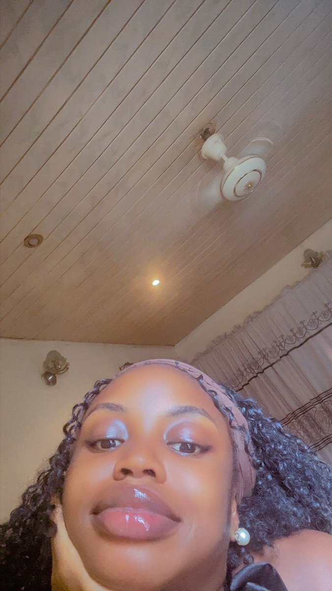 Qwinmau's tweet photo. My face card never declines ☺️😊 https://t.co/FYfukYAeAi