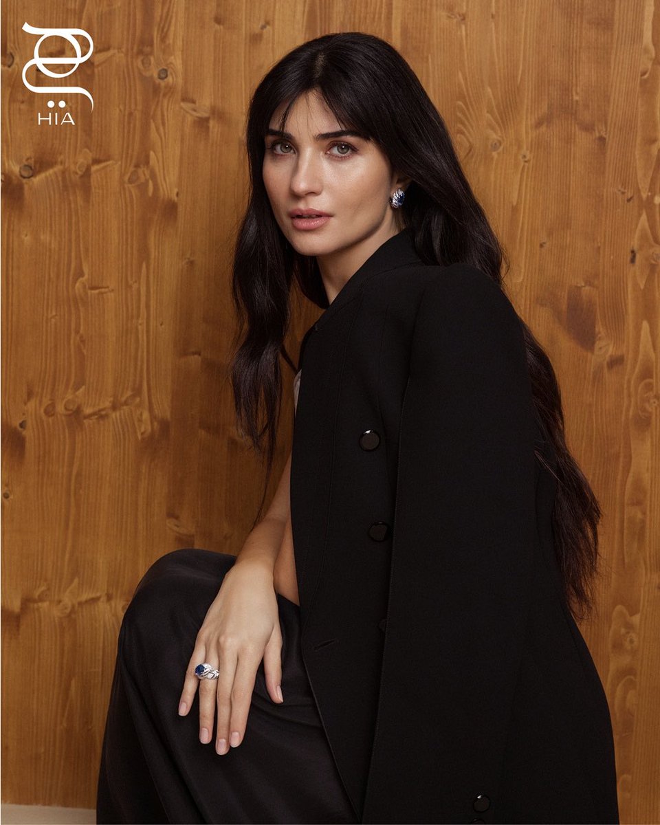 Es absolutamente deslumbrante 😘 y estas fotos son pura elegancia 🖤🔥 #TubaBüyüküstün #HiaMag
