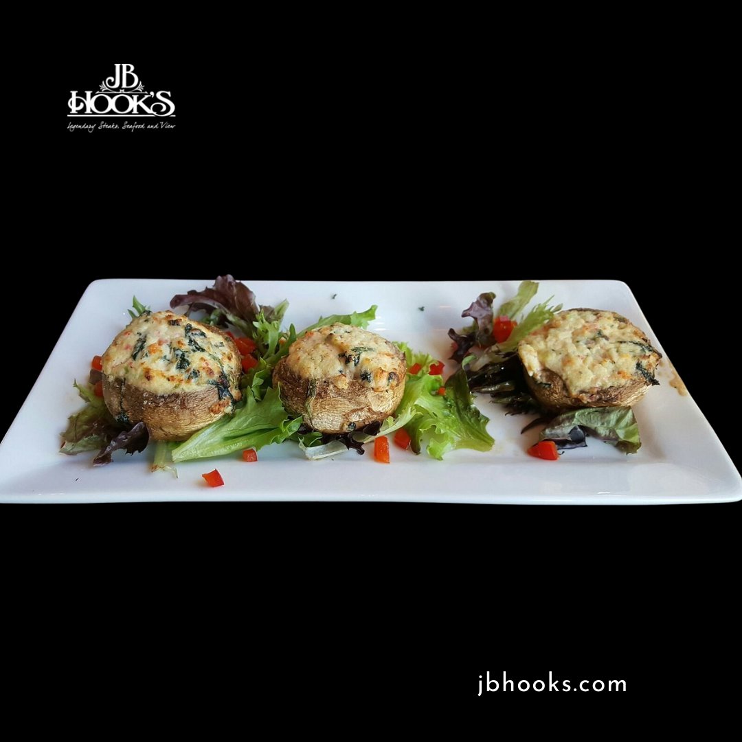 ✨ Birthday dinner, but make it unforgettable. ✨
Gabrielle celebrated her husband’s birthday at JB Hooks and said the food was delicious—and the sunset put on a whole show over the lake. 🌅🥩
If you’re planning a celebration, this is your sign to book the table with a view.