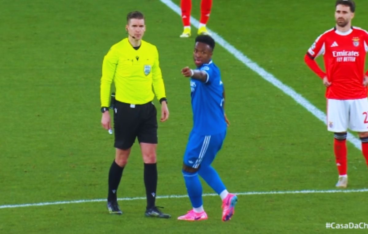 Vinicius Jr lo vuelve a hacer, demuestra que es un gran jugador pero una pésima persona. Mete un golazo, pero festeja y se burla de la afición y luego se queja de que le gritan cosas, la UEFA lo debe de sancionar, él es el que viola el Fair Play! #Ficticius #Llorón