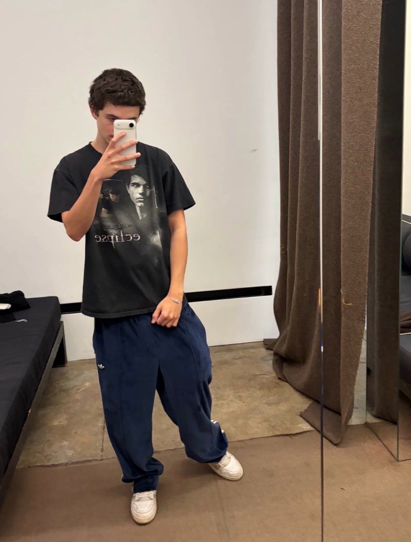 his twilight t-shirt 😭
