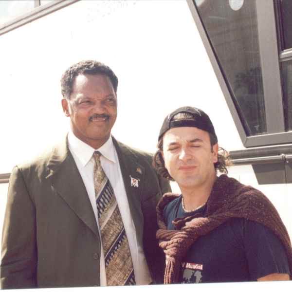 Ich habe Jesse Jackson im September 2001 in Südafrika bei der UN-Weltkonferenz gegen Rassismus kennengelernt. Wir haben einen überzeugten Kämpfer für Gleichberechtigung verloren. Ruhe in Frieden lieber Bruder 🙏
#jesse #jackson