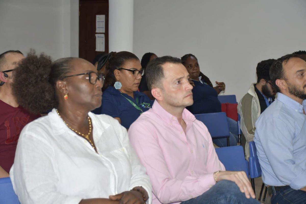 Avanzamos en #Guapi con la socialización de las alternativas técnicas para el cierre y clausura del botadero a cielo abierto “El Olímpico”, una acción concreta para mitigar impactos ambientales y sanitarios y recuperar este espacio para la comunidad ♻️🌱

Desde el Fondo