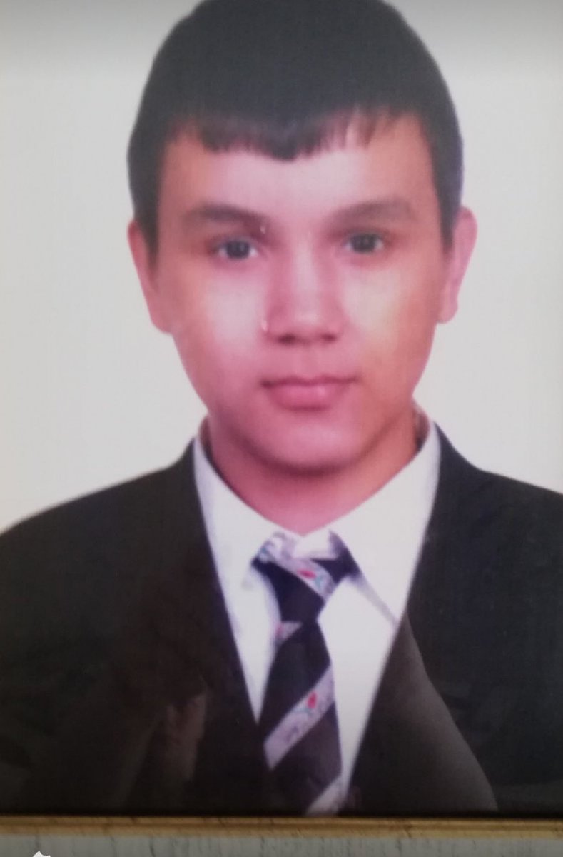 Burak Oğraş 2011 yılında Epstein dosyalarında adı geçen malum otelde öldürüldü.

Telefonu saat 23.53’ten itibaren sinyal vermedi. Ve telefon 15 yıldır hala bulunamadı.

Burak Oğraş babasına görmemesi gereken bir şeyi gördüğünü söyledi.

Tarihin en sapkın insanlarından Epstein,