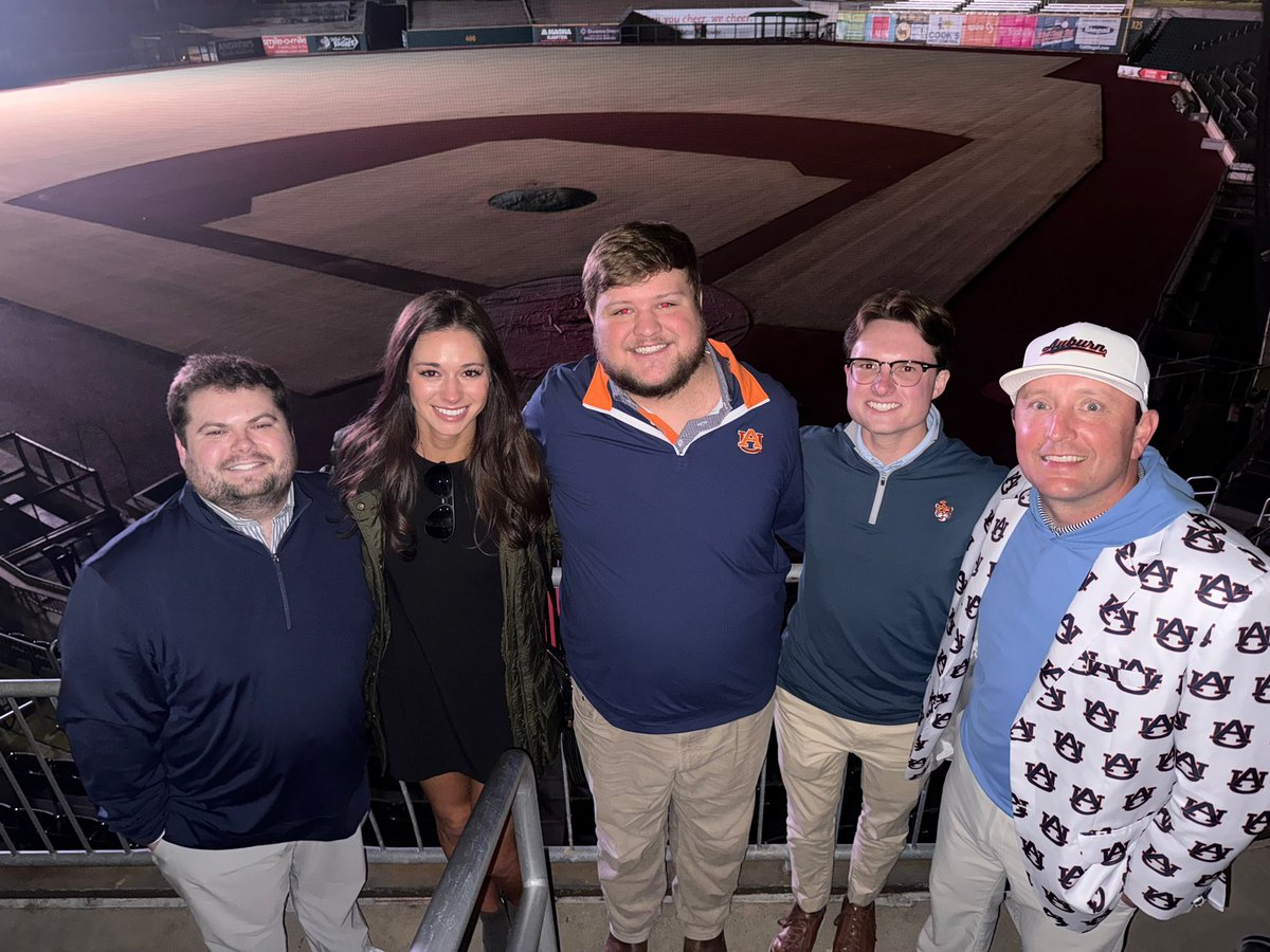 HunterBussey12's tweet photo. The best night with the best people! We are ready for football season! 🦅 https://t.co/EbP2yT2m57