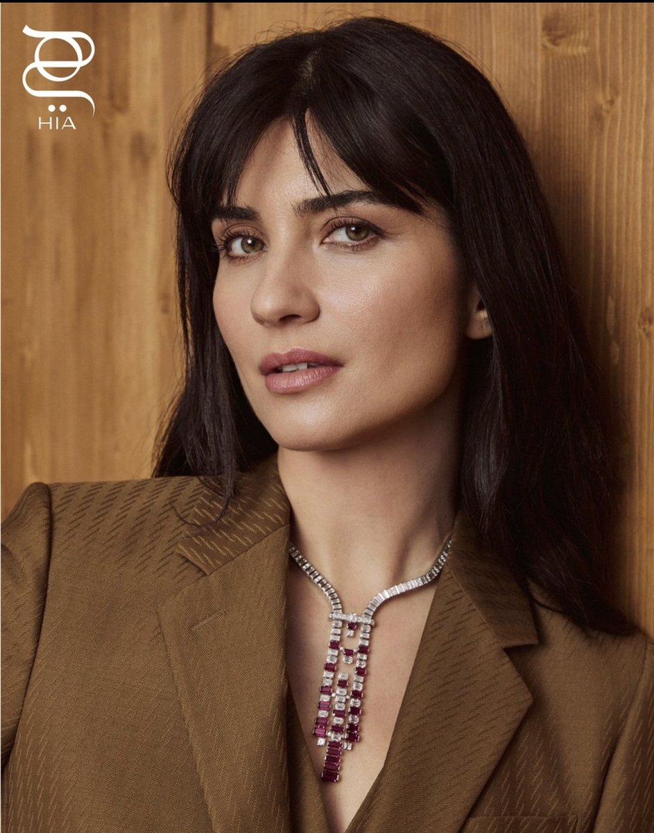 Es tan preciosa tiene una cara muy francesa!! Mi opinión es mi punto de vista!!🙈 
#TubaBüyüküstün 🌹