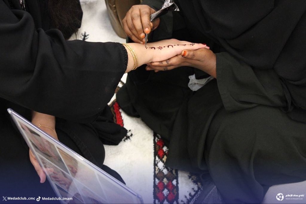 Medadclub_cmc's tweet photo. نسائمُ رمضانية عامرة 🌙

تحت أجواءٍ يملؤها الشوق لقدوم الشهر الفضيل، وبحضور سعادة وكيلة #كليّة_الإعلام_والاتصال ومنسوبات الكليّة، أطلق #نادي_مداد_الإعلام مبادرة استقبال الشهر المُبارك

ليكن اللقاء مساحةً تتعانق فيها الأرواح، وتحفّها الطمأنينة✨ https://t.co/sQfmzKfoHN