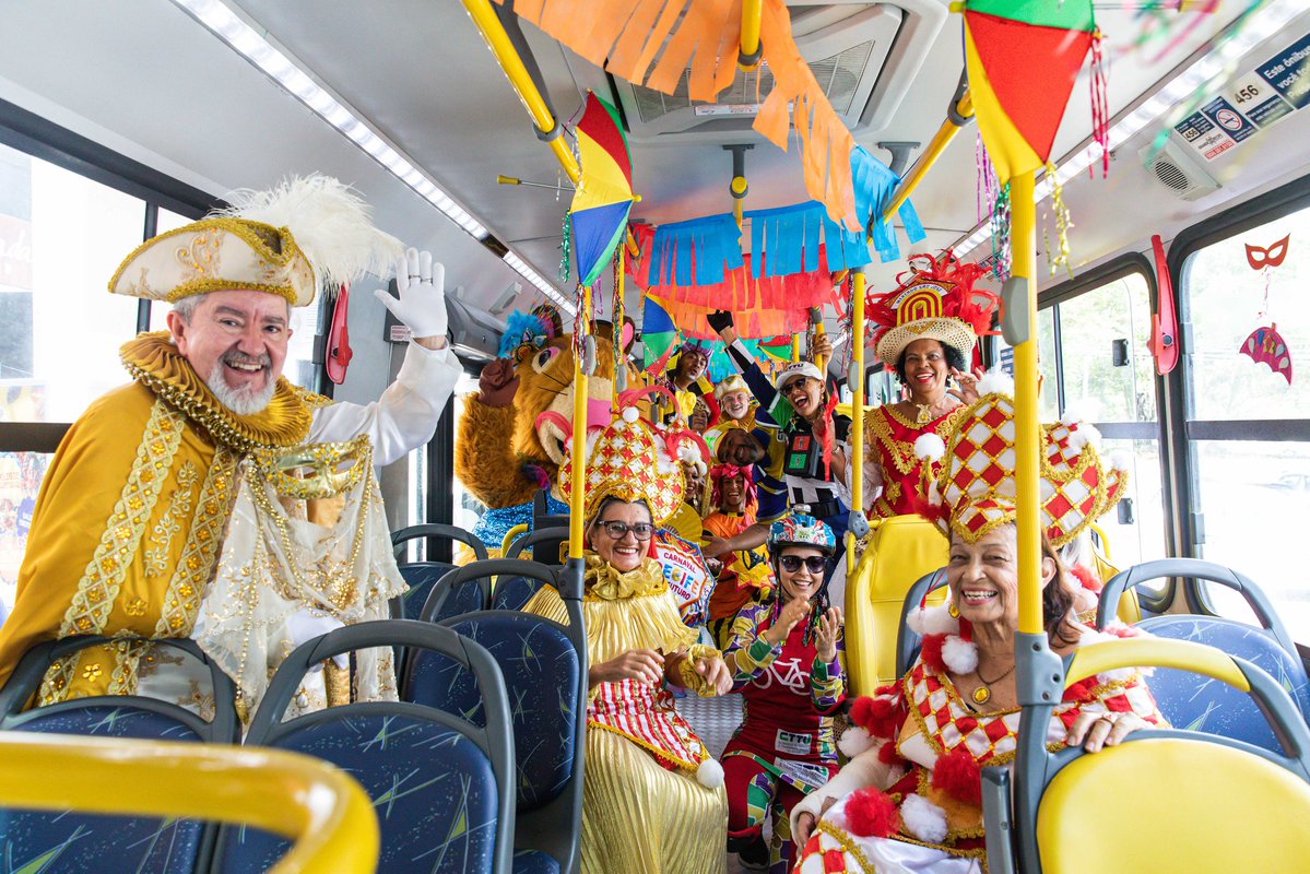 A <a href="/CTTU_Recife/">CTTU Recife</a> preparou tudo para você não precisar dirigir:

✅ Expresso da Folia com corredores exclusivos
✅ Pontos estratégicos de Táxi
✅ Áreas para Aplicativos

Aproveite a festa sem a preocupação do volante. Vá e volte com segurança! 🎭✨

#CarnavalRecife #TrânsitoRecife