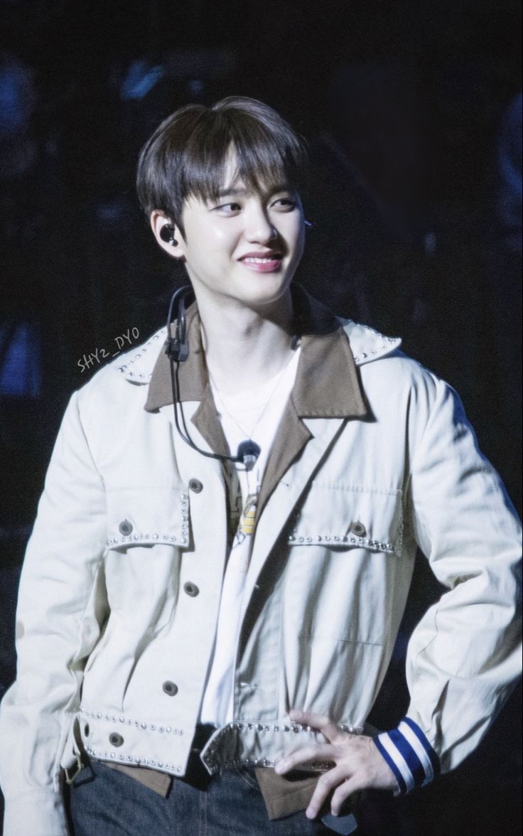 팬미팅 디오 개잘생겻다 
보면 볼수록 너무 잘생겨서 진짜 할말이없네