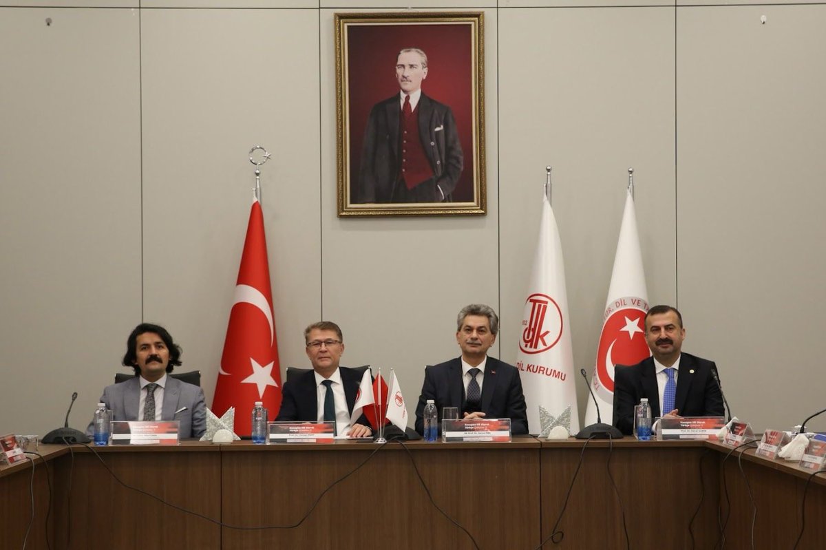 TDK_govtr's tweet photo. 📌Türk Dil Kurumu tarafından düzenlenen Konuşma Dili Olarak Türkçe Çalıştaylarının üçüncüsü; Yüksek Kurum Başkanı BE Prof. Dr. Derya ÖRS, Türk Dil Kurumu Başkanı Prof. Dr. Osman MERT ve Başkan Yardımcısı Prof. Dr. Harun ŞAHİN’in yanı sıra spiker, sunucu ve yayıncıların katılımıyla 16-17 Şubat 2026 tarihlerinde Ankara’da yapıldı.

🔗https://t.co/77V7S23rWG

@orsdarya 
@HARUNSAHIN_07