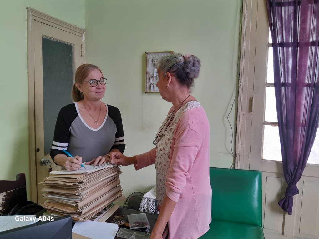 No se detiene la labor de capacitación y supervisión educativa en materia de gestión documental. En esta ocasión trabajamos en la <a href="/BibliotecaProv2/">Biblioteca Provincial #SanctiSpíritusEnMarcha</a> en función de la salvaguarda de su documentación administrativa en los archivos de gestión. #SanctiSpíritusEnMarcha