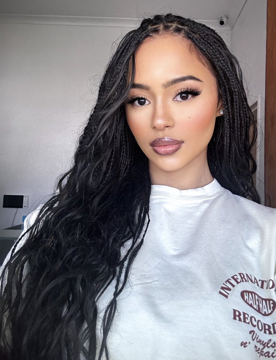 PalesaMogorosi_'s tweet image. Just look at the calibre of women produced by the pure DNA of South African men compared to jollof women that have inherited the harsh genes of their fathers