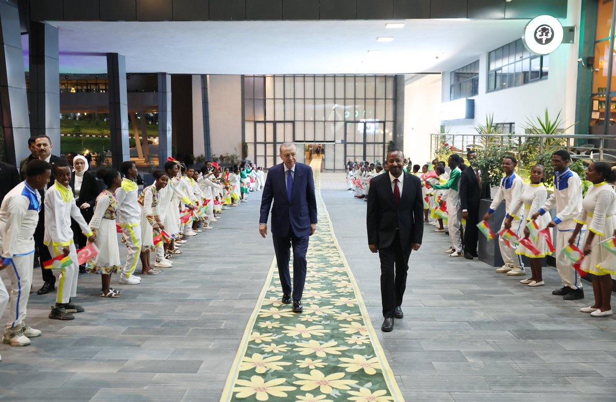Cumhurbaşkanımız Sayın Recep Tayyip Erdoğan, Etiyopya Başbakanı Abiy Ahmed tarafından onuruna verilen resmi akşam yemeğine katıldı.