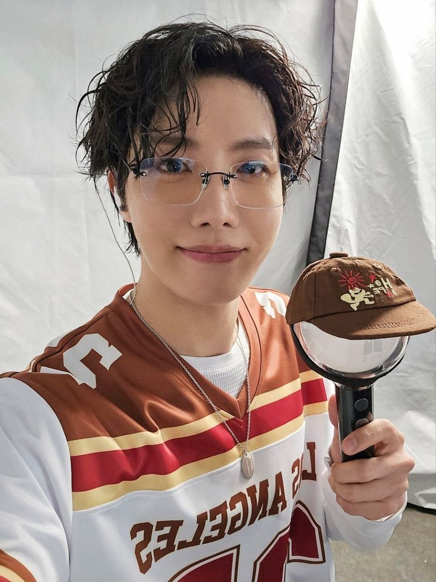 btstreampt's tweet image. Feliz aniversário Hobi!! 🥳💜🫶

#HAPPYJHOPEDAY #HAPPYBIRTHDAYJHOPE @BTS_twt