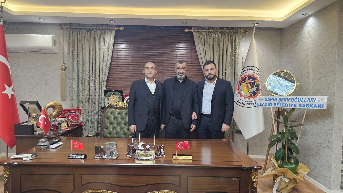 Merkez İlçe Başkanımız Sn. Vahit Erkan ile birlikte, Elazığ Esnaf ve Sanatkârlar Karma Oda Başkanımız Sayın Hakan Albayrak’ı ziyaret ederek hayırlı olsun dileklerimizi ilettik..

Şehrimizin ekonomik ve sosyal hayatında önemli bir yere sahip olan esnaf odalarımız, esnafımızın sesi