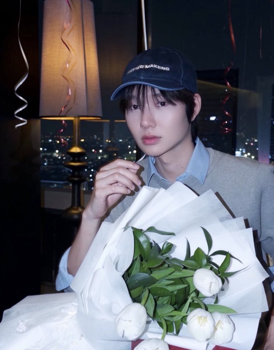 ทิวลิปขาว 5 ดอก สื่อถึง ‘ ความรักและความปรารถนาดีที่บริสุทธิ์ใจอย่างลึกซึ้ง ’ ยอมแล้ว เก่งหะริดทำถึงมาก รฟทสนลจริง ๆ 😭🤍🌷

#KengNamping⌇#เก่งน้ำปิง