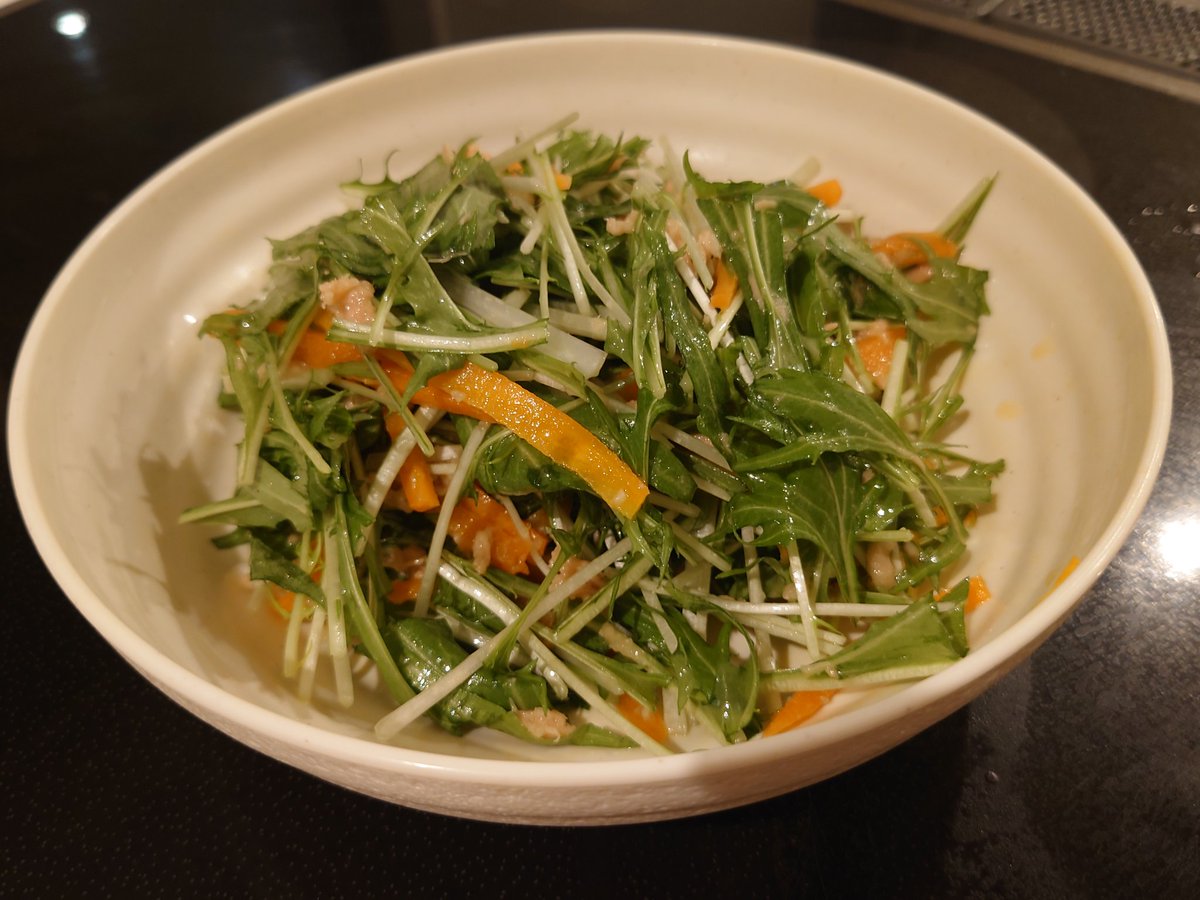 酒のつまみ無くなったから
これを混ぜてー

水菜とツナのナムル