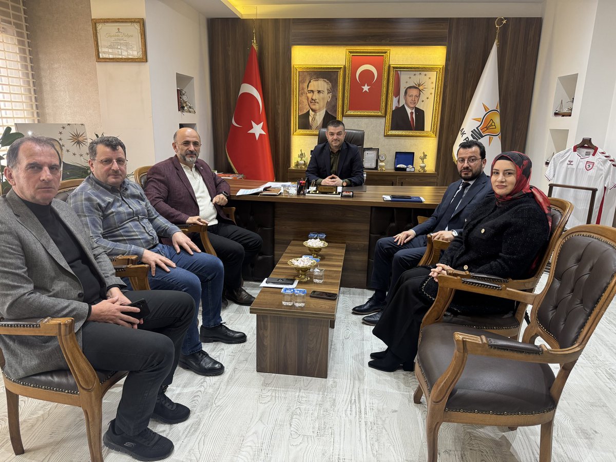 İl Başkan Yardımcımız ve Teşkilat Başkanımız Dursun Mücahit Erbin ve İl Başkan Yardımcımız ve Sosyal Politikalar Başkanımız Ahmet Muştu, İlçe Başkanlığımızı ziyaret ederek bizlerle bir araya geldi.

Ziyarette; İlçe Kadın Kolları Başkanımız Sevgi Çakır ve İlçe Teşkilat Başkanımız