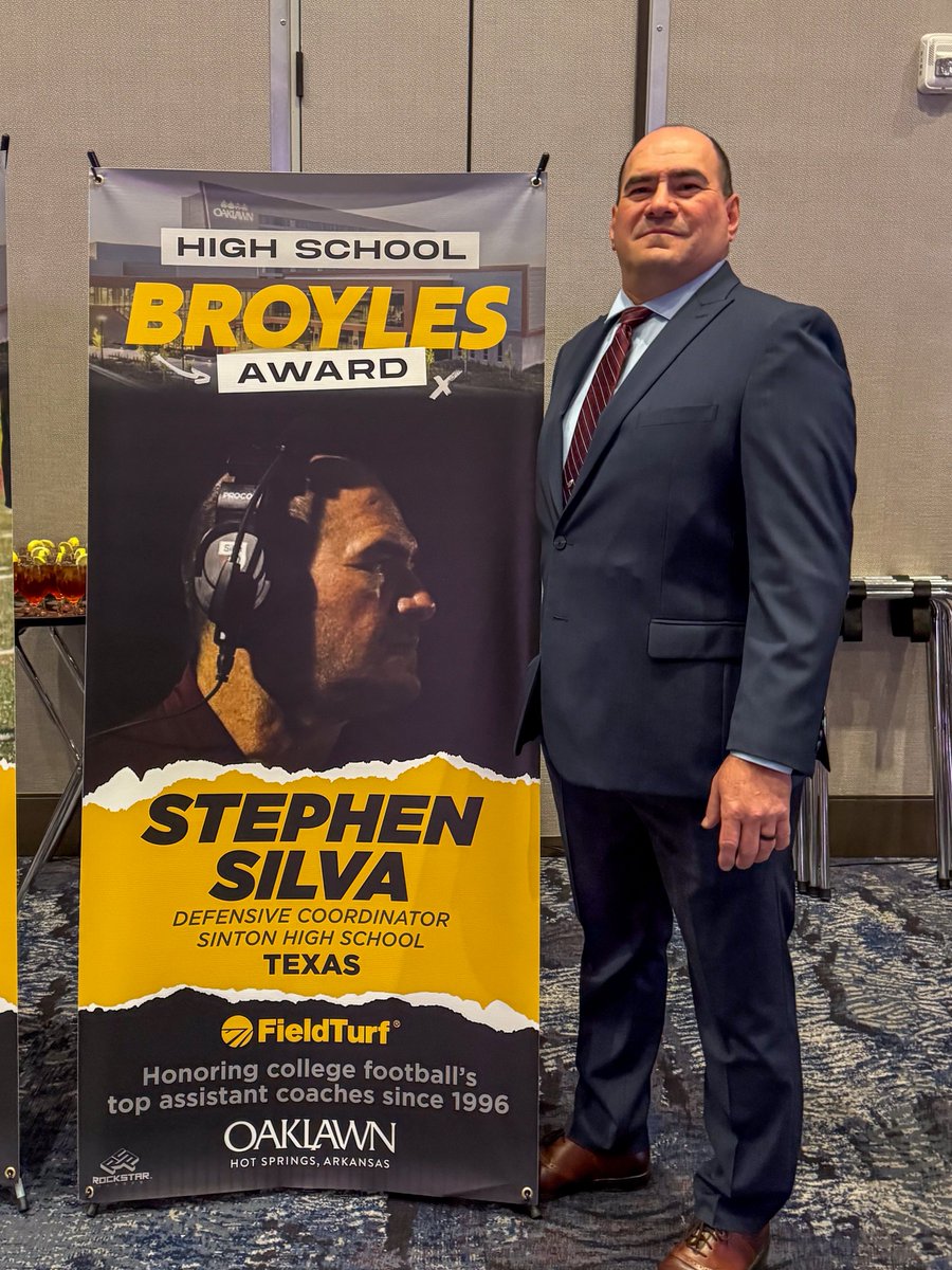 THSCAcoaches's tweet photo. Our very own Joe Martin and Glen West had a great time at the @BroylesAward this past weekend with 2026 Broyles Award Winner Stephen Silva, Coach Silva's wife, Oralia Silva, Sinton HFC/AD Michael Troutman, and Texas Tech HFC Joey McGuire! Congratulations to Sinton HS and Coach Silva on this amazing award!🏆

@CoachSSilva | @CoachMTroutman | @JoeyMcGuireTTU | @SintonFootball