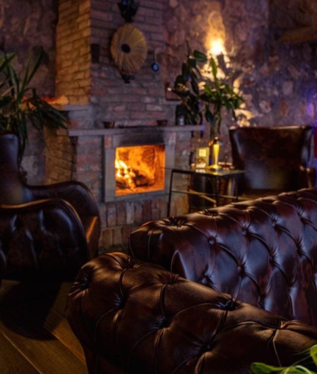 Kimi Sözler Kalbin Aynası Oluverir Gafil Muhbir Misali,
İster İstemez İçinden Geçenleri Yansıtır.....