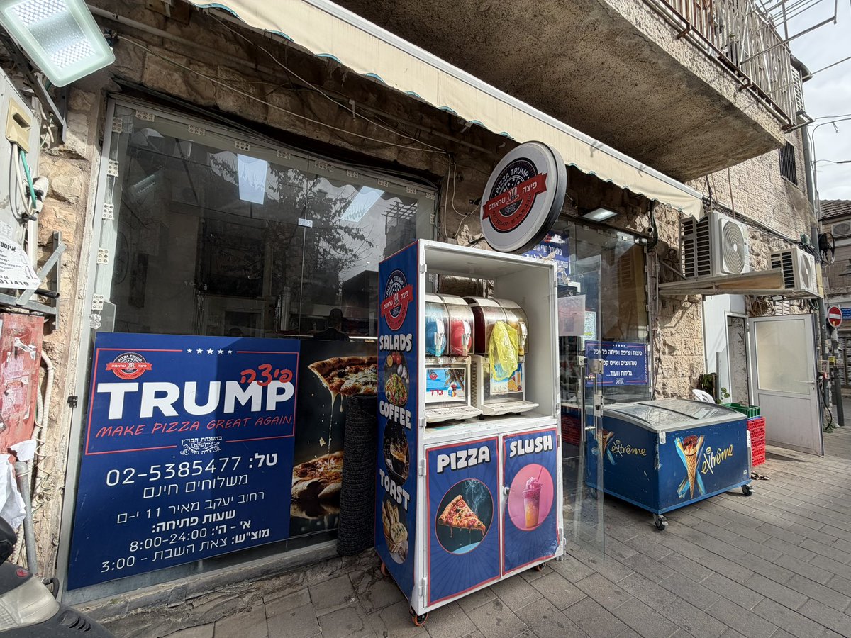 's tweet image. Pizza Trump (formerly known as Clinton Pizza) in Jerusalem, Israel. 🇮🇱 

The people of Israel Love America. 🇺🇸