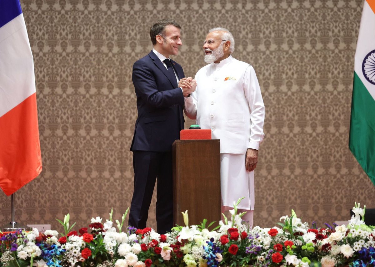 L’inauguration d’une chaîne d’assemblage d’hélicoptères en Inde témoigne de la profondeur de l’amitié entre l’Inde et la France. Nous sommes fiers que l’Inde et la France fabriquent conjointement en Inde le seul hélicoptère au monde capable de voler jusqu’aux hauteurs de
