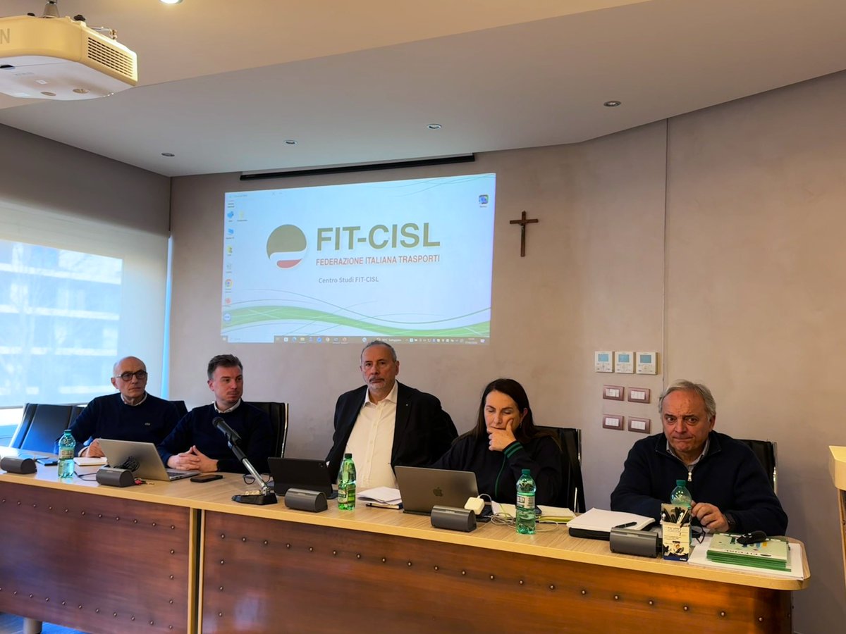 FitCisl's tweet photo. #17febbraio Si è riunita questa mattina a Roma l’Area contrattuale Mobilità Ferroviaria della @FitCisl alla presenza del SG @salvopellecchia, del SG aggiunto @mmasciafitcisl1 e del Coordinatore nazionale @riccio_gaetano. 

🗣️ Al centro del confronto alcuni temi strategici per il futuro del settore e le condizioni di impiego di lavoratrici e lavoratori: 
📌RoSCo
📌Servizio Intercity
📌Modello RAB
📌 Fine degli investimenti PNRR.

✅ Occorre mettere in campo tutti gli strumenti e le azioni necessarie a sostegno del sistema ferroviario italiano.

#FitCisl #Mobilità #Ferrovie #Lavoro #PNRR #Sindacato #Trasporti #Roma