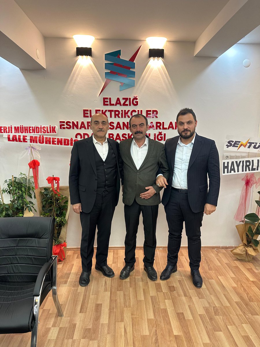 Merkez İlçe Başkanımız Sn. Vahit Erkan ile birlikte, Elazığ Elektrikçiler Esnaf ve Sanatkârlar Odası Başkanımız Sayın Cengiz Gedik’i ziyaret ederek hayırlı olsun dileklerimizi ilettik..

Esnaf odalarımız, esnafımızın sesi ve güvencesi olarak önemli bir sorumluluk taşımaktadır..