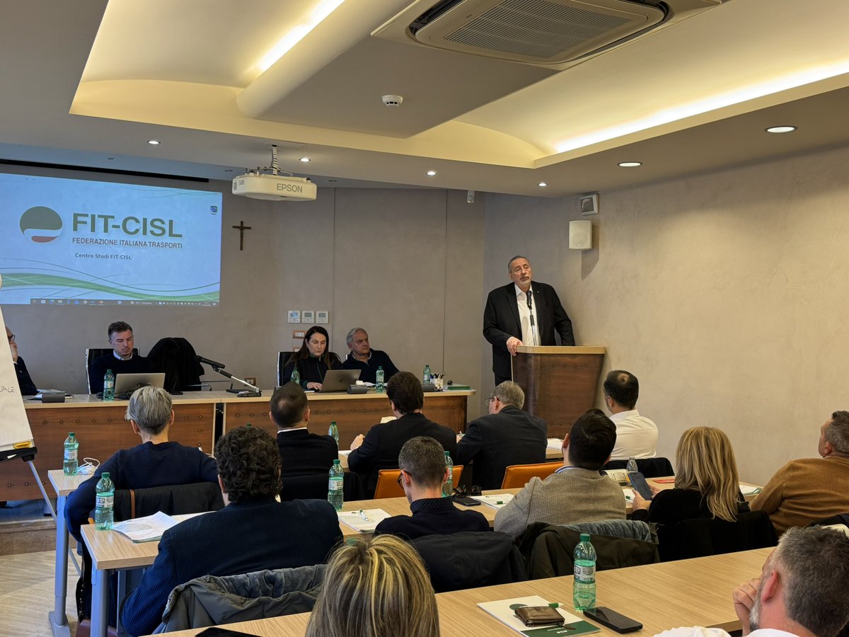 FitCisl's tweet photo. #17febbraio Si è riunita questa mattina a Roma l’Area contrattuale Mobilità Ferroviaria della @FitCisl alla presenza del SG @salvopellecchia, del SG aggiunto @mmasciafitcisl1 e del Coordinatore nazionale @riccio_gaetano. 

🗣️ Al centro del confronto alcuni temi strategici per il futuro del settore e le condizioni di impiego di lavoratrici e lavoratori: 
📌RoSCo
📌Servizio Intercity
📌Modello RAB
📌 Fine degli investimenti PNRR.

✅ Occorre mettere in campo tutti gli strumenti e le azioni necessarie a sostegno del sistema ferroviario italiano.

#FitCisl #Mobilità #Ferrovie #Lavoro #PNRR #Sindacato #Trasporti #Roma