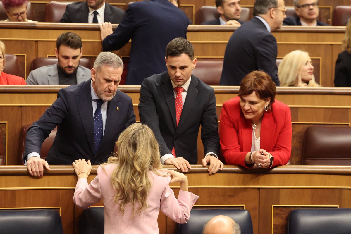 La Constitución de 1978 alcanza hoy su mayor vigencia histórica. No es solo un hito temporal: es el triunfo de la política como espacio de encuentro. 

Para los socialistas, defender la Constitución es cumplirla y hacerla avanzar. Es el cauce de libertades que nos permite