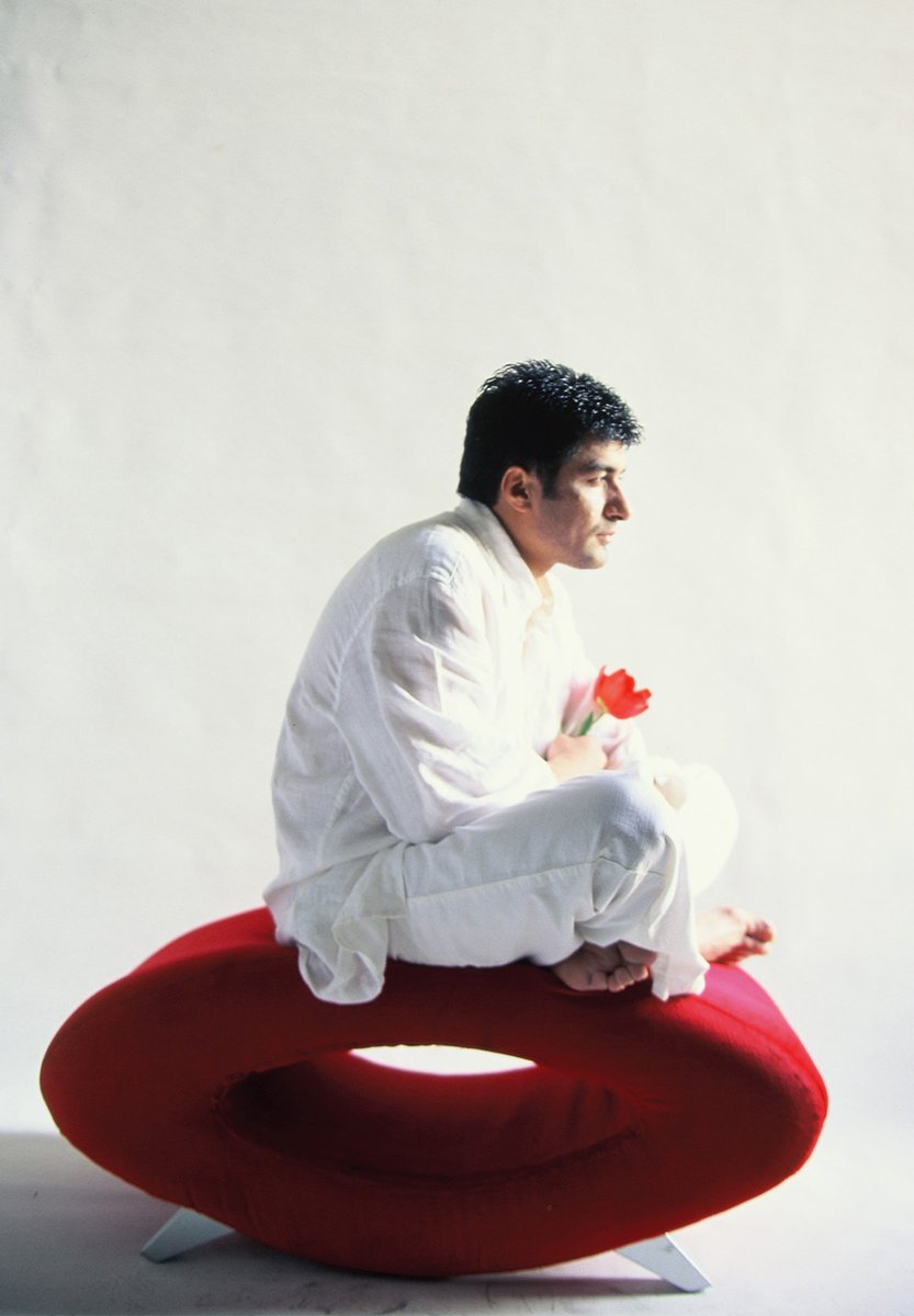 ibrahimerkalx's tweet photo. Sene 2001, "Su Gibi" albümü dönemi. Adı gibi duru, sesi gibi berrak fotoğraflar.
Sizin bu albümden favoriniz hangisiydi? 🎶
#İbrahimErkal #SuGibi #Arşiv #Müzik #90lar https://t.co/NsoGzLAblX