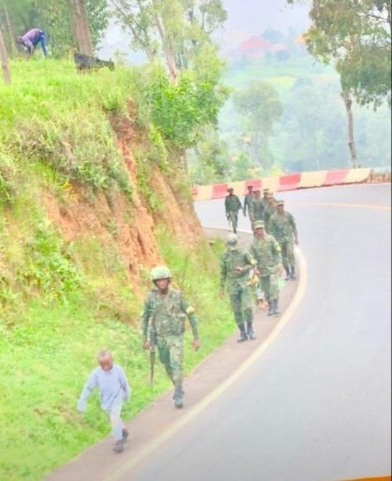 'Twende niwaonyeshe baba yangu Ako na chuma kama yenu ameeka chini ya kitanda'