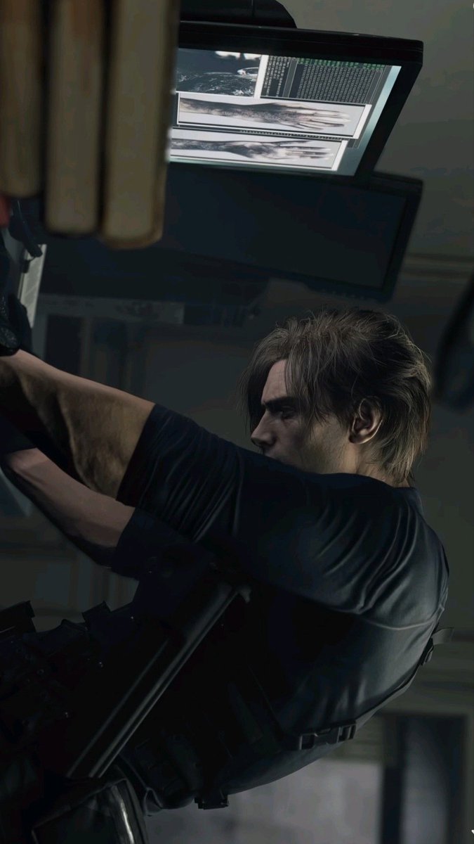 turki_Evil4's tweet photo. Leon S. Kennedy https://t.co/hDRcBJrF7L