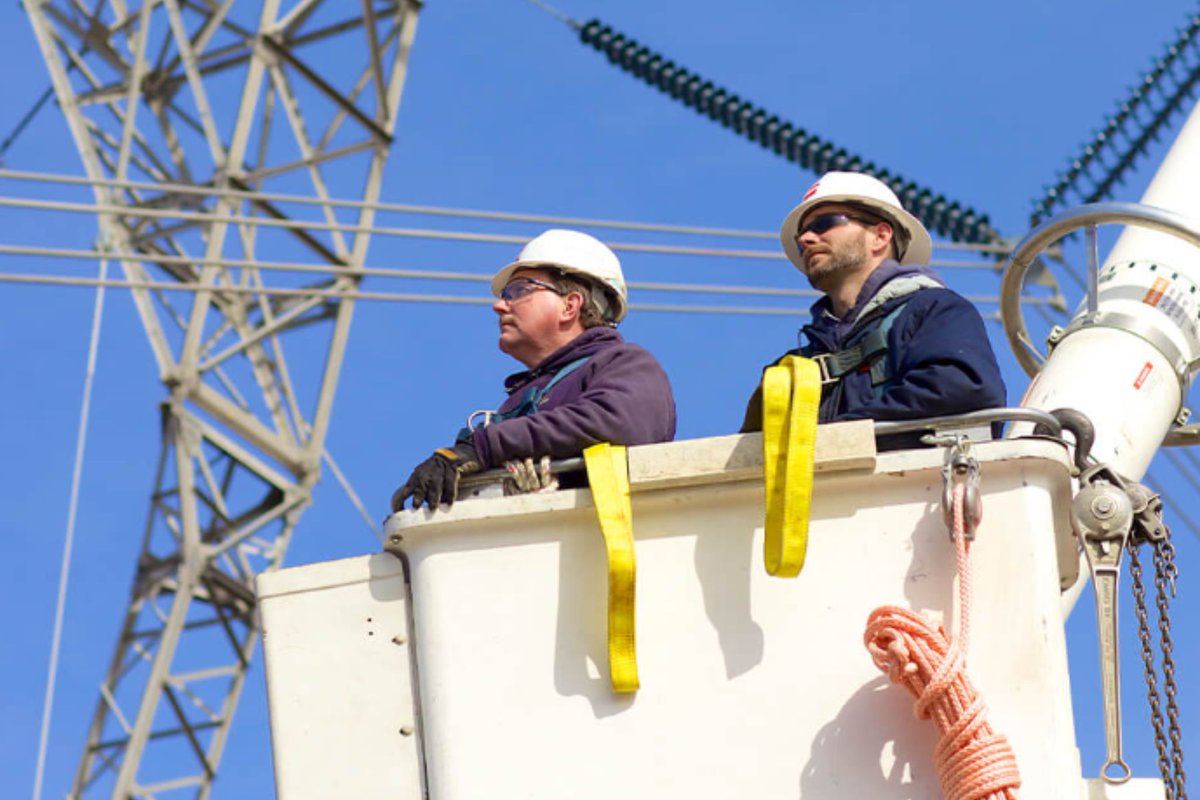 FactorThisMedia's tweet image. PJM picks partners for 300 mile Midwest electric transmission project ow.ly/IT5k106uG61

#News #PowerGrid #ProjectDevelopment #Transmission #DTECH #DTECHDataCentersandAI #DTECHMidwest #GridModernization #ReliabilityandResilience