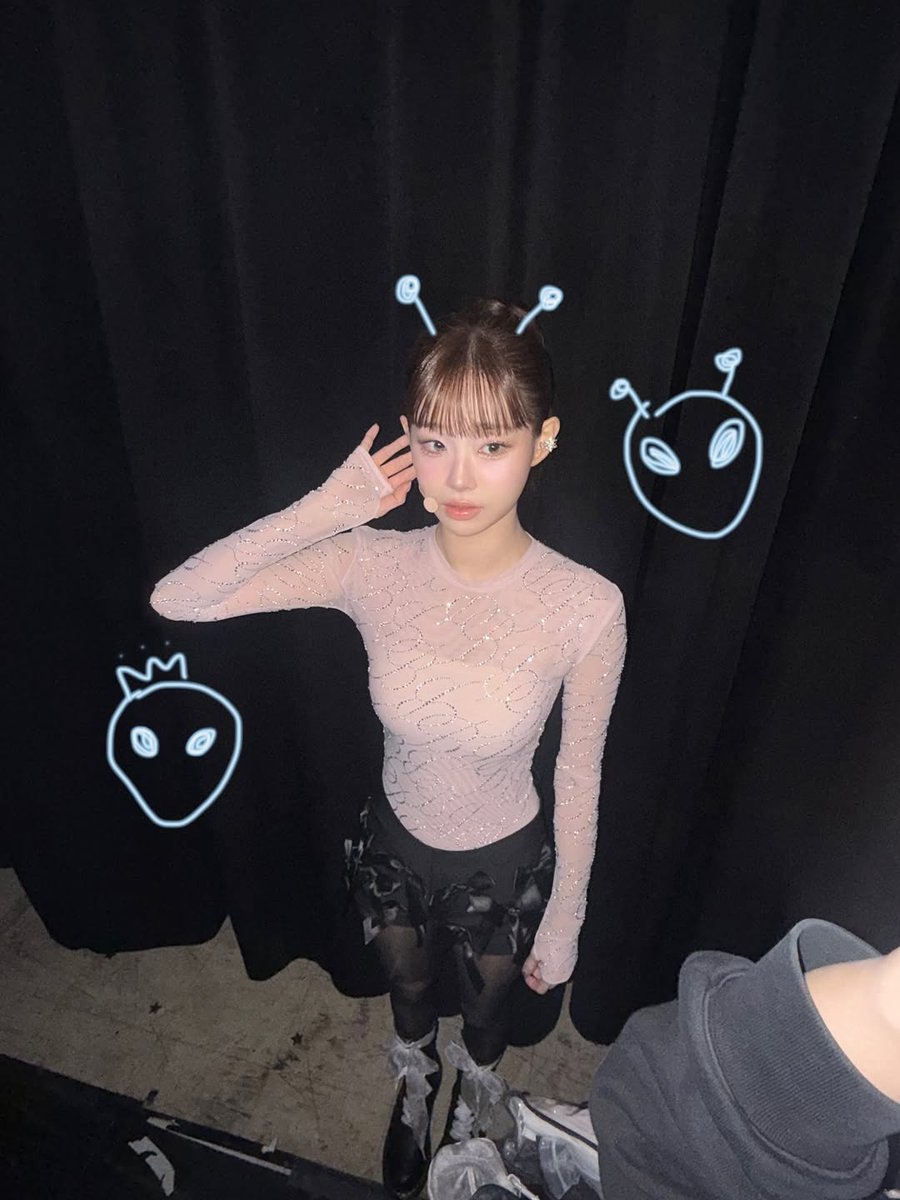chuukimu's tweet photo. beep— this alien is actually having a flower to share with you.  ᯓ ★ https://t.co/g9R2Q67Cev