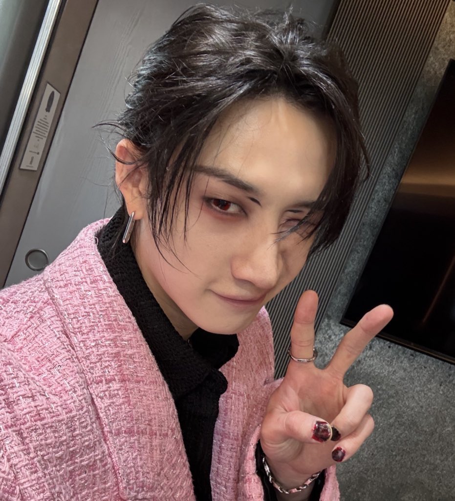 httpsbahng's tweet photo. man bun chan you’re one of the best things that’s ever happened to me https://t.co/A9TlaIIuBW