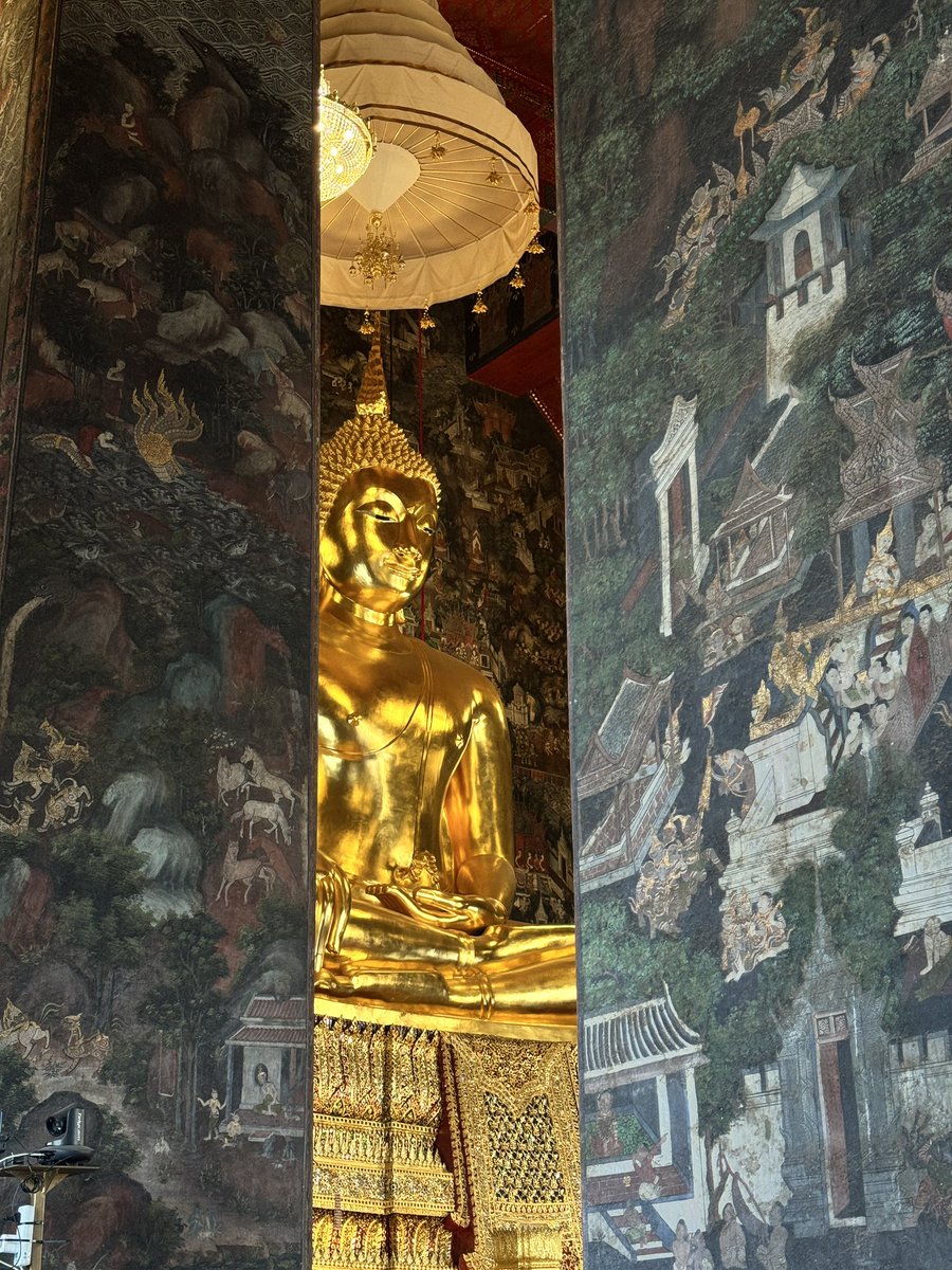 อย่ากังวลใจ
กับอุปสรรคใดๆ ที่เข้ามาในชีวิต

ให้เห็นทุกสิ่งทุกอย่าง เป็นเรื่องธรรมดา
เป็นกฎของกรรม

อดทนไปสักระยะหนึ่ง เหตุการณ์ทั้งหมด
ก็จักคลี่คลายไปได้ด้วยดี

#หลวงพ่อฤาษีลิงดำ