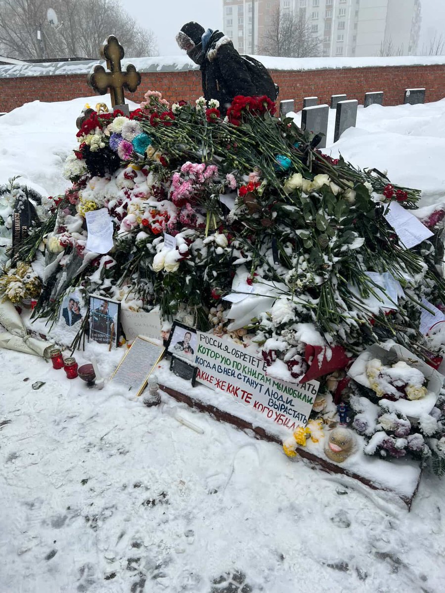 Memorial in English tweet media