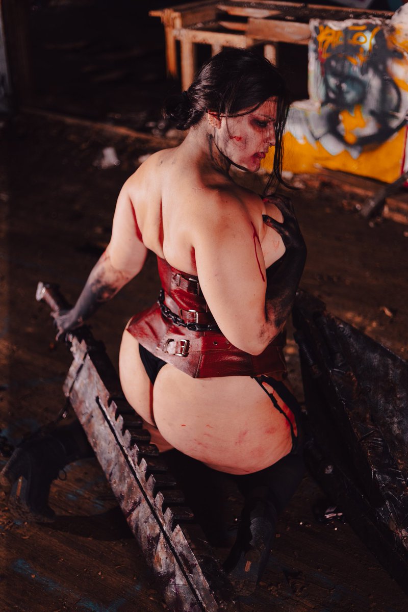 LiiLhiaNa's tweet photo. Aujourd'hui j'ai fini ma V2 Pyramid Head. J'espère pouvoir la reshoot prochainement 😘 💖 https://t.co/nLFSyMBcvB
