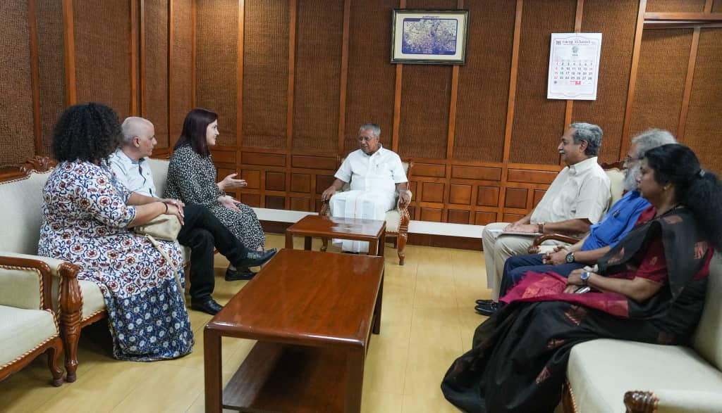 La solidaridad con #Cuba está en nuestro ADN, expresó el miembro del Buró Político del Partido Comunista de la India Marxista y jefe de gobierno de Kerala, Pinarayi Vijayan

Sepa más en:

pcc.cu/partidos-de-cu…

#CubaNoEstáSola