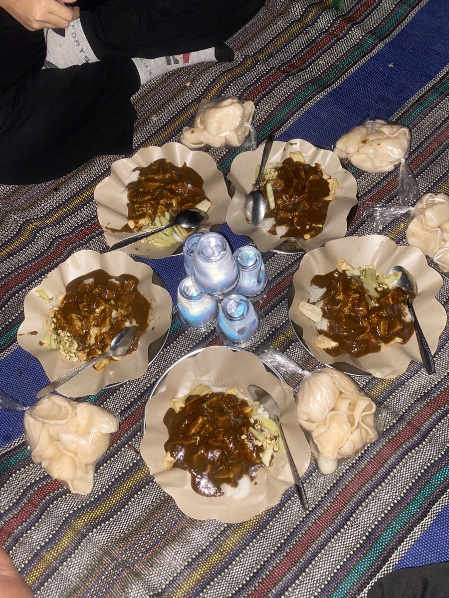 DwiaHrd's tweet photo. Closingan with lontong tahu, kediri https://t.co/DvsIYdviA4