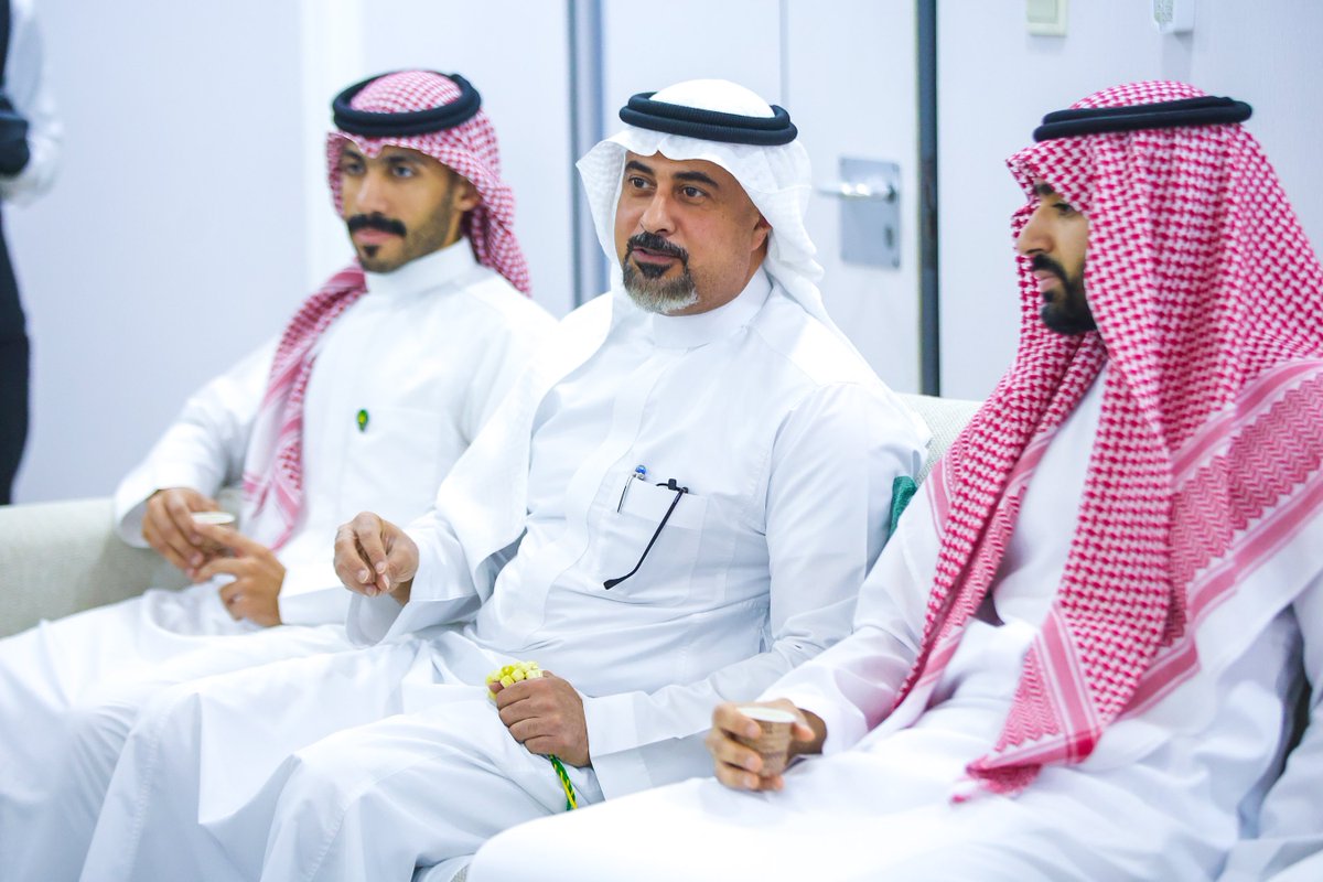 Khaleejclub's tweet photo. 🤝🏼 إدارة #نادي_الخليج تستقبل الدكتور غسان طاشكندي رئيس @sbfksa في مقر النادي بسيهات. 

▫️شهد اللقاء مناقشة سبل التعاون والاطلاع على احتياجات كرة السلة وتبادل المقترحات لتطوير اللعبة. https://t.co/4M5TaFcUvG