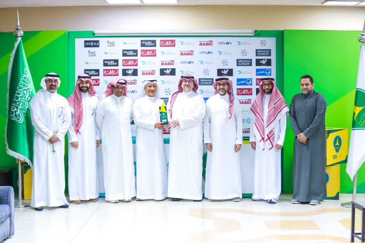 Khaleejclub's tweet photo. 🤝🏼 إدارة #نادي_الخليج تستقبل الدكتور غسان طاشكندي رئيس @sbfksa في مقر النادي بسيهات. 

▫️شهد اللقاء مناقشة سبل التعاون والاطلاع على احتياجات كرة السلة وتبادل المقترحات لتطوير اللعبة. https://t.co/4M5TaFcUvG