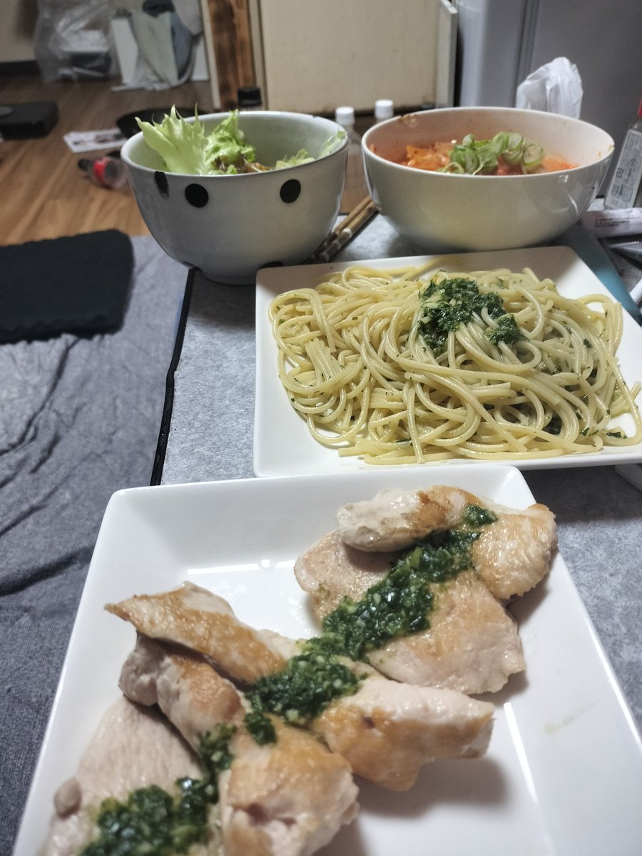 muxko38's tweet photo. サムギョプサル、チョコレートパスタ、バジルソース https://t.co/XlhPKELX3T